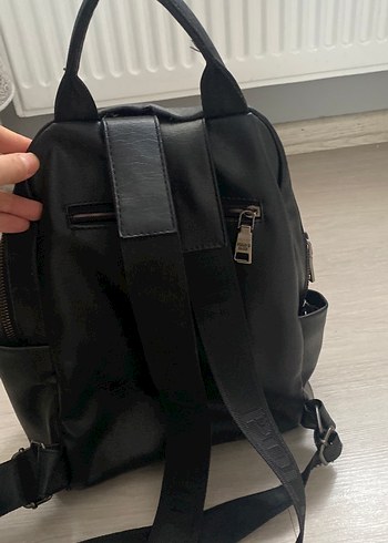 Siyah Fermuarlı Deri Kadın Sırt Çantası - Görsel 2