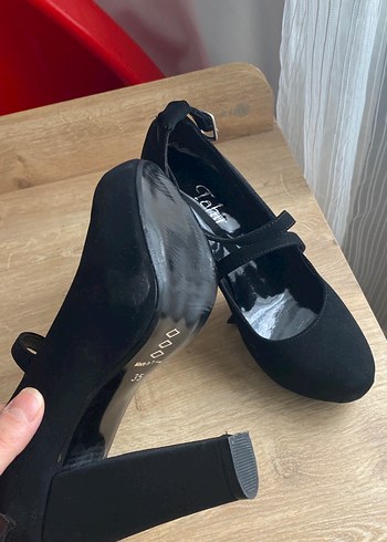 Siyah Tokalı Gotik Topuklu Kadın Ayakkabı - Görsel 3