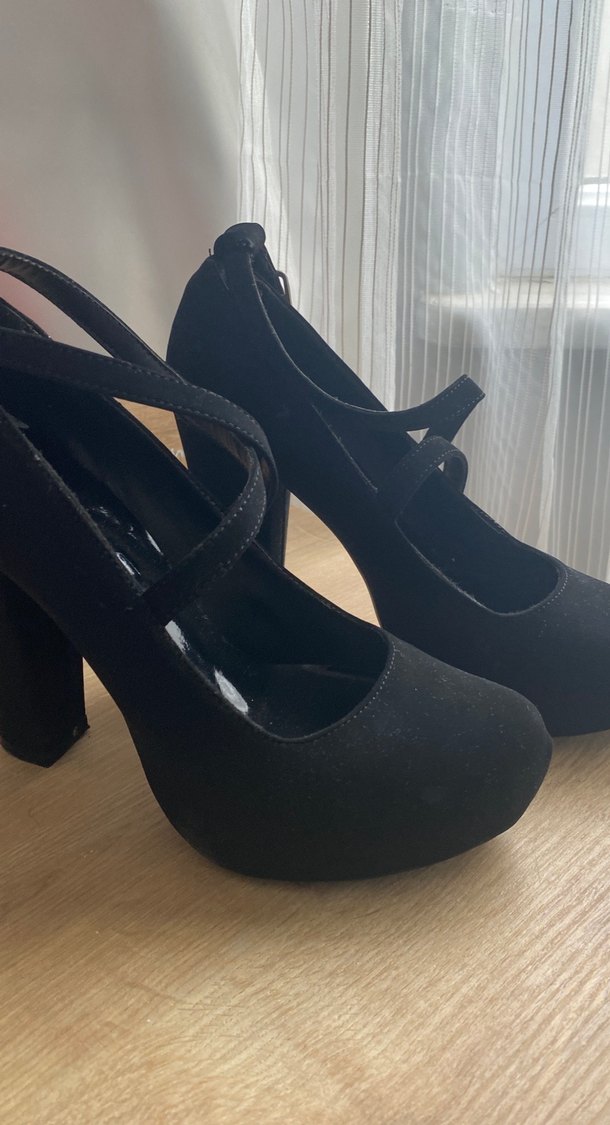 Siyah Tokalı Gotik Topuklu Kadın Ayakkabı - Görsel 2