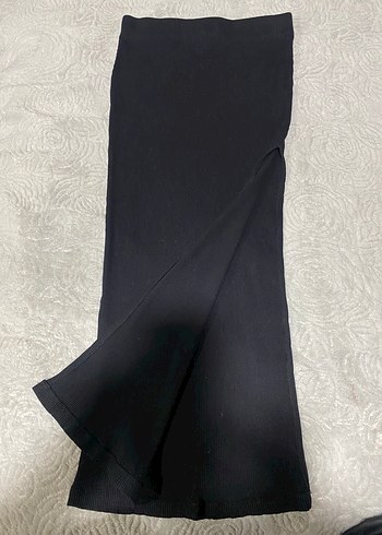 Bershka Siyah Uzun ve Dar Kesim Kadın Etek - Görsel 2