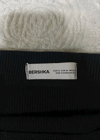 Bershka Siyah Uzun ve Dar Kesim Kadın Etek - Görsel 3