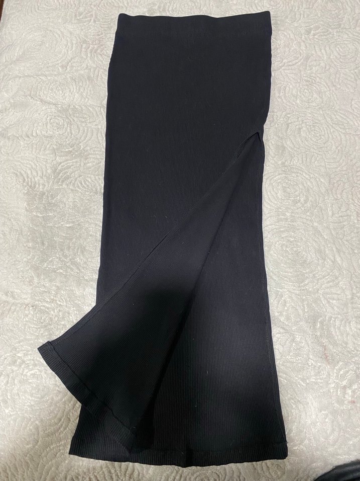 Bershka Siyah Uzun ve Dar Kesim Kadın Etek - Görsel 2