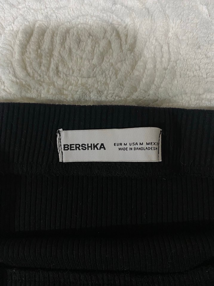Bershka Siyah Uzun ve Dar Kesim Kadın Etek - Görsel 3