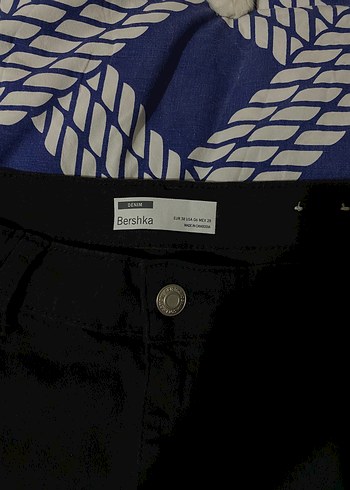 BERSHKA Siyah Mini Kadın Denim Şort - Görsel 2