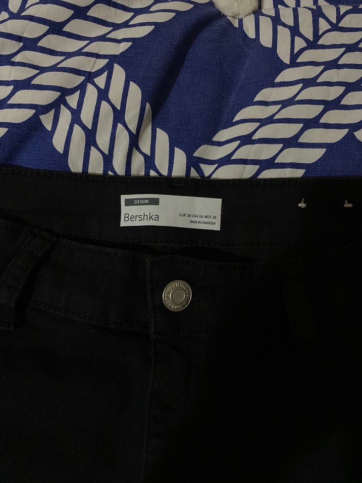 BERSHKA Siyah Mini Kadın Denim Şort - Görsel 2