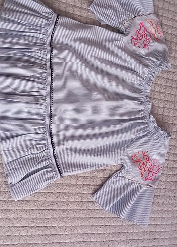 Nakışlı firfirli bluz - Görsel 2