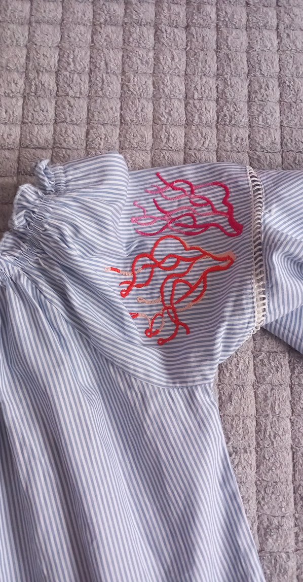 Nakışlı firfirli bluz - Görsel 3