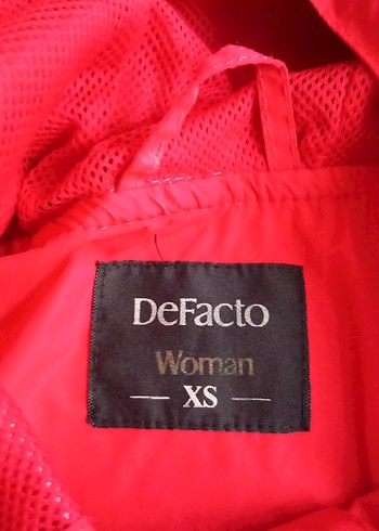 Kadın Kırmızı Parlak Midi Yağmurluk Kapüşonlu - Görsel 3