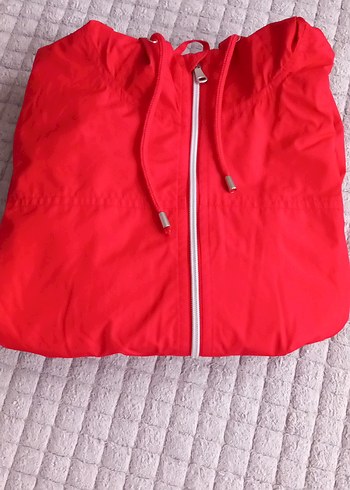 Kadın Kırmızı Parlak Midi Yağmurluk Kapüşonlu - Görsel 2