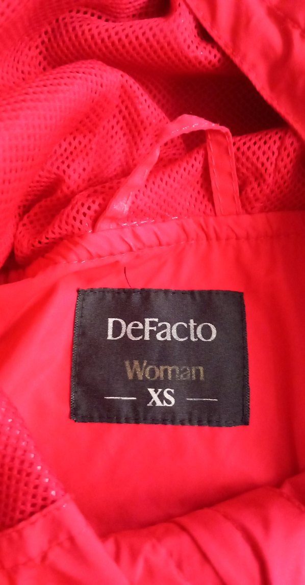 Kadın Kırmızı Parlak Midi Yağmurluk Kapüşonlu - Görsel 3