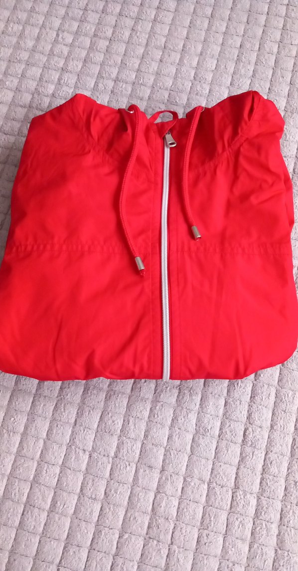 Kadın Kırmızı Parlak Midi Yağmurluk Kapüşonlu - Görsel 2