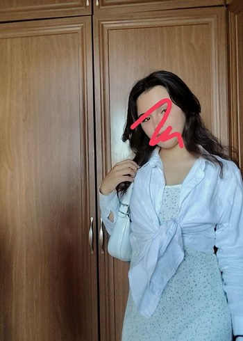 Uzun Kollu Beyaz keten gömlek ve çiçekli midi elbise