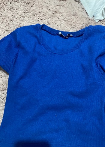 Beyaz V Yaka Kısa Kollu Pamuk Tişört - Görsel 3