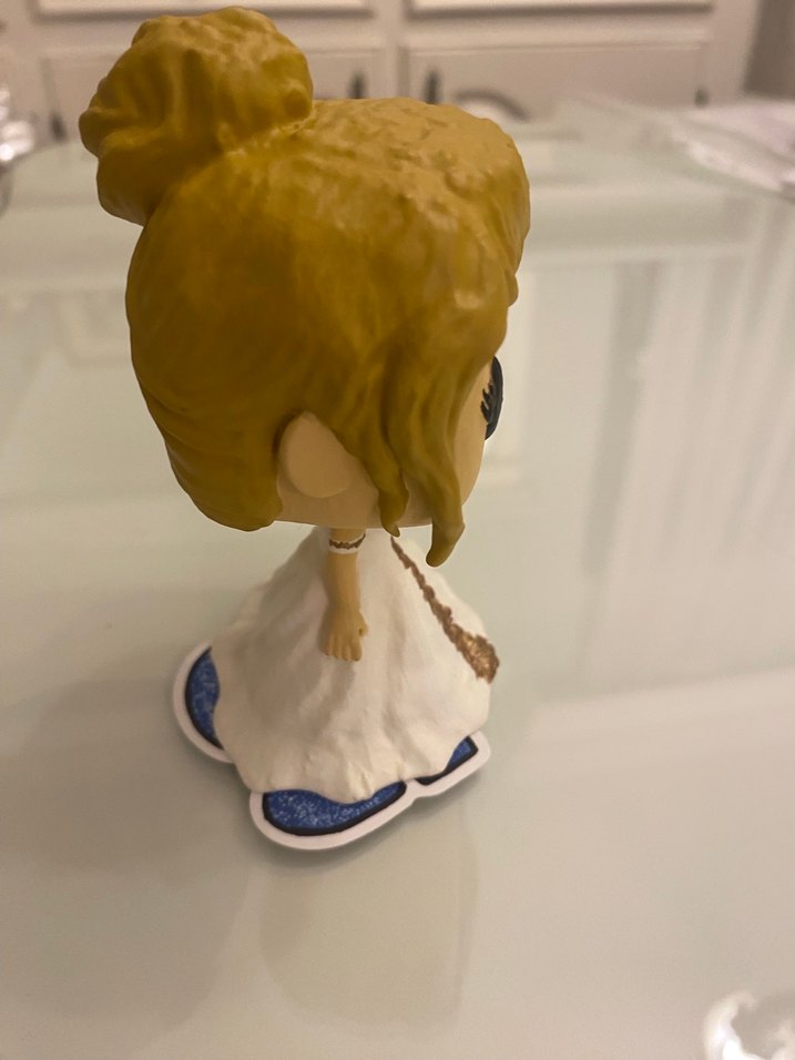 Taylor Swift- Love Story El Yapımı Figür - Görsel 4