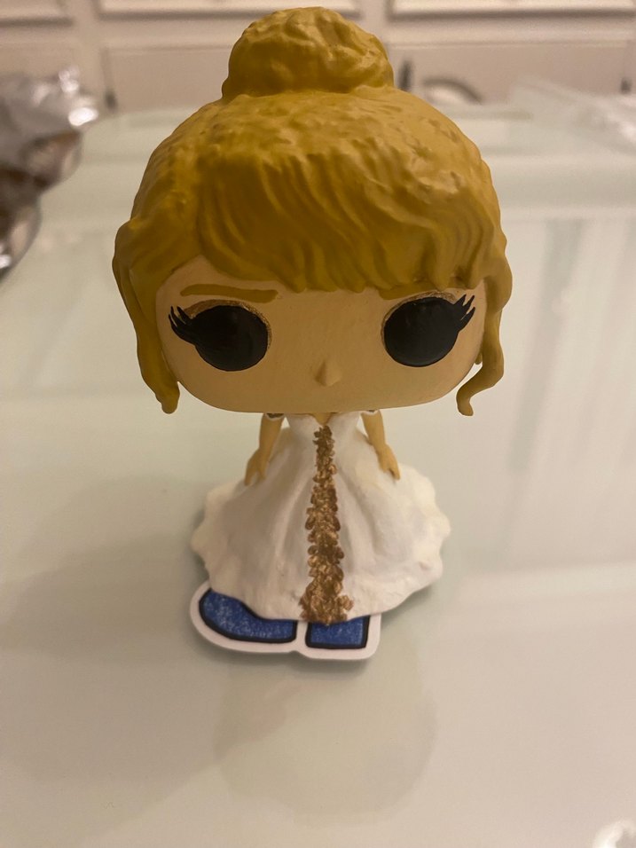 Taylor Swift- Love Story El Yapımı Figür - Görsel 5