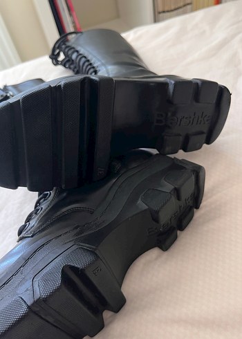 37 Beden siyah Renk Bershka siyah bağcıklı çizme