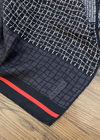 Piliseli Siyah Kadın Şal - Görsel 5