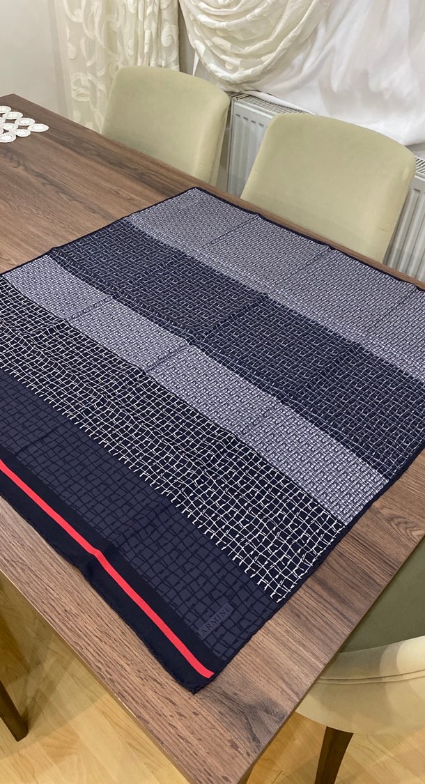 Piliseli Siyah Kadın Şal - Görsel 2