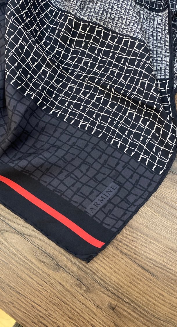 Piliseli Siyah Kadın Şal - Görsel 5