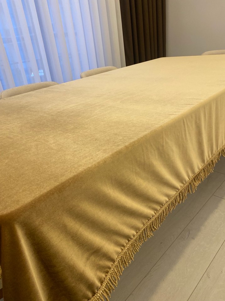 Parlak Kadife Altın Renkli Modern Masa Örtüsü - Görsel 5