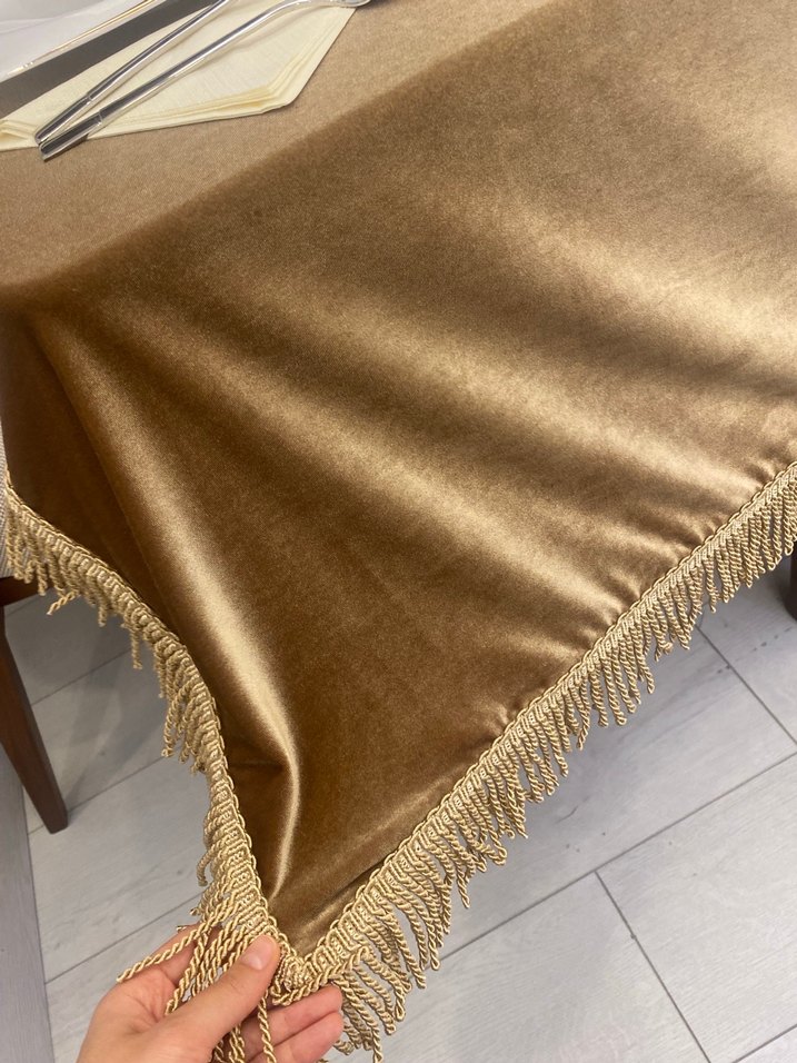 Parlak Kadife Altın Renkli Modern Masa Örtüsü - Görsel 4