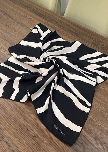 Siyah-Beyaz Kadın Fular - Görsel 3