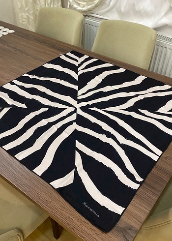 Siyah-Beyaz Kadın Fular - Görsel 2