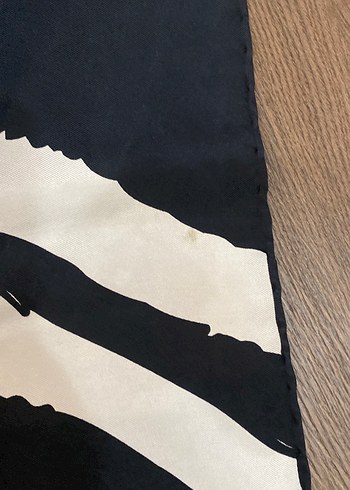 Siyah-Beyaz Kadın Fular - Görsel 5