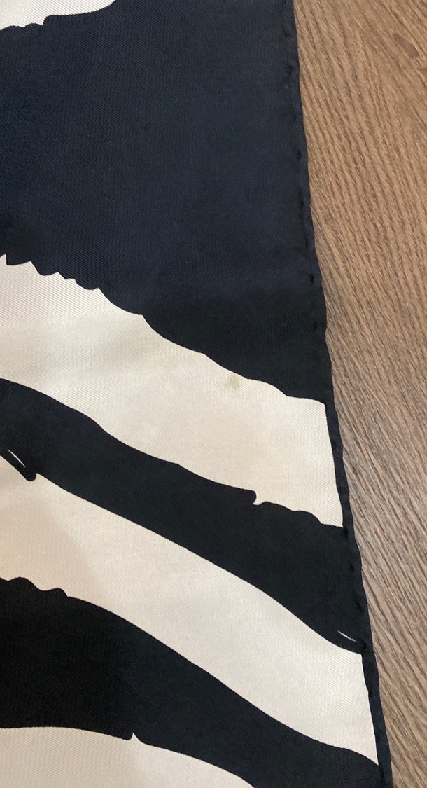 Siyah-Beyaz Kadın Fular - Görsel 5