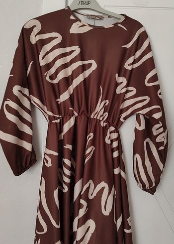 Uzun Kollu Kahverengi Batik Desenli Uzun Elbise - Görsel 4