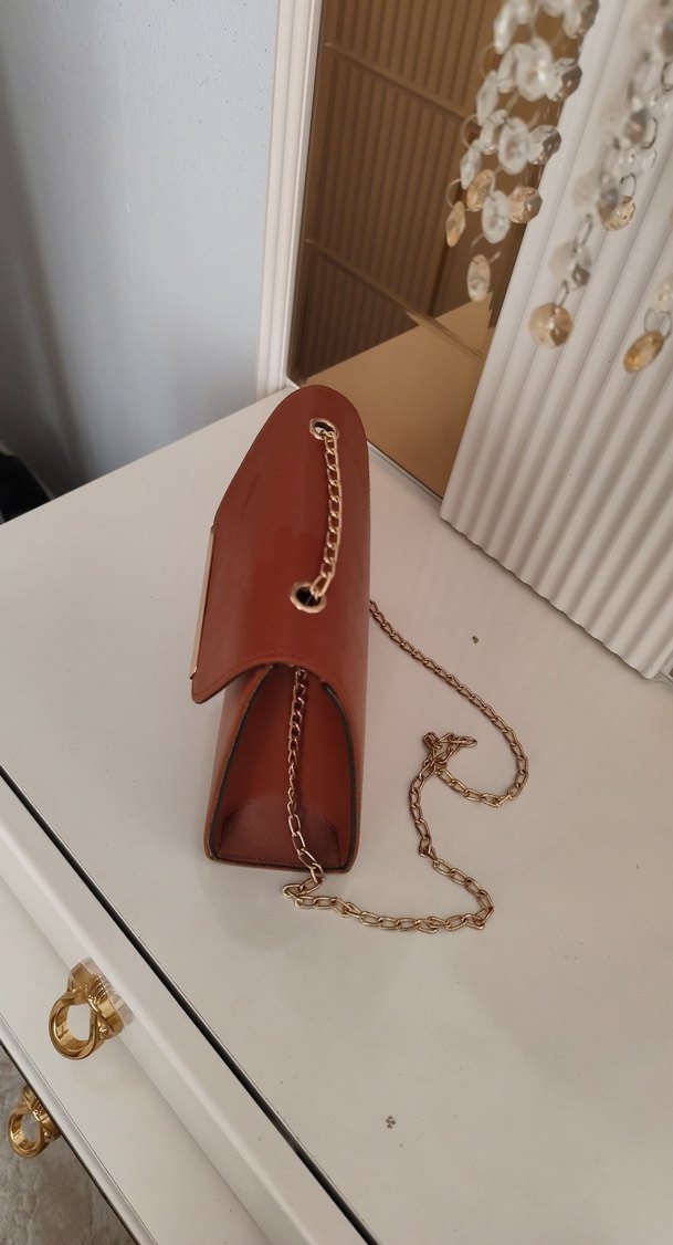 Zincir Detaylı Bej Deri Kadın Çanta - Görsel 3