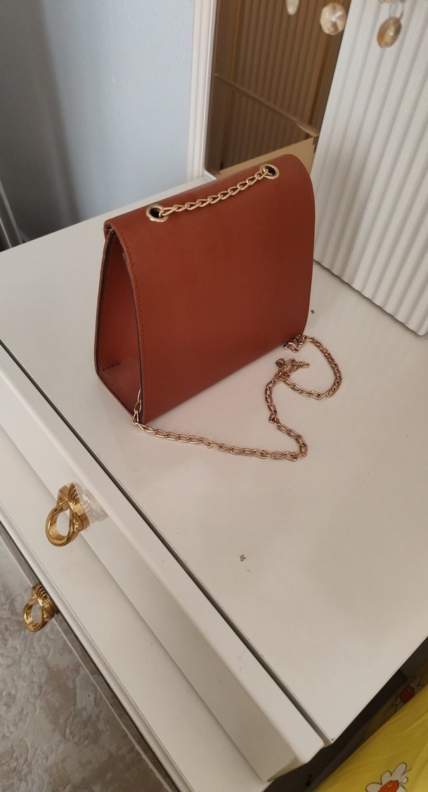 Zincir Detaylı Bej Deri Kadın Çanta - Görsel 4