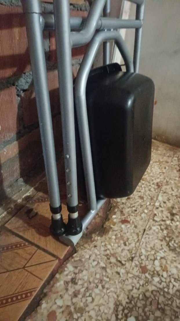 Gri Metal Yüksek Sandalye - Görsel 2