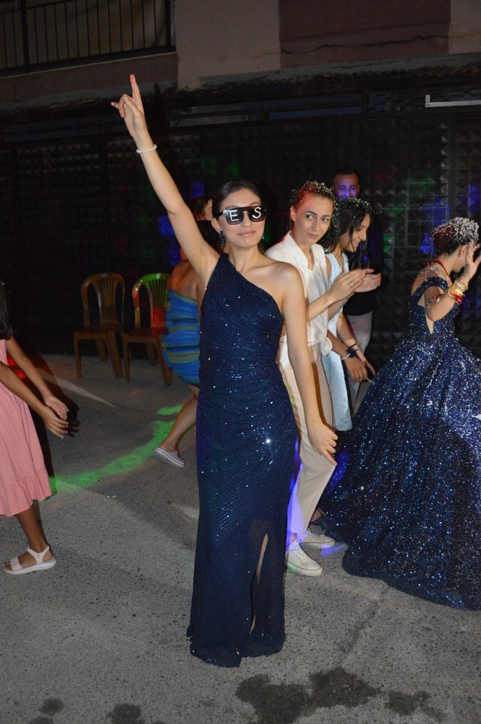 Parlak Tek Omuzlu Straplez Abiye Elbise 1 kez giyildi - Görsel 2