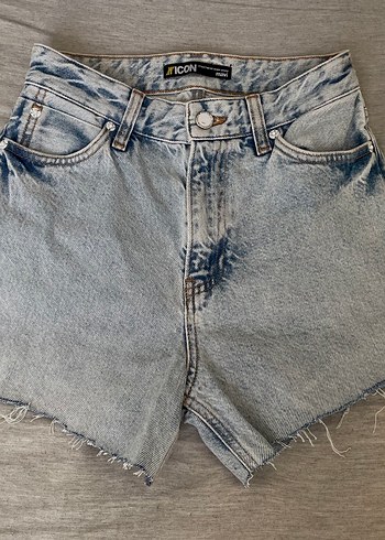 Gri Mavi Batik Desenli Bol Kesim Mini Kot Şort