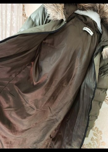 Kürk Detaylı Uzun haki Kadın Kışlık Mont - Görsel 4