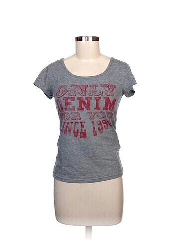 Only T-shirt %70 İndirimli.