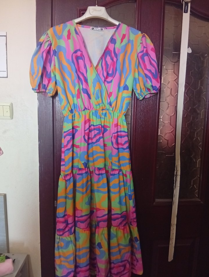 renkli geniş yakalı elbise diz boy - Görsel 4