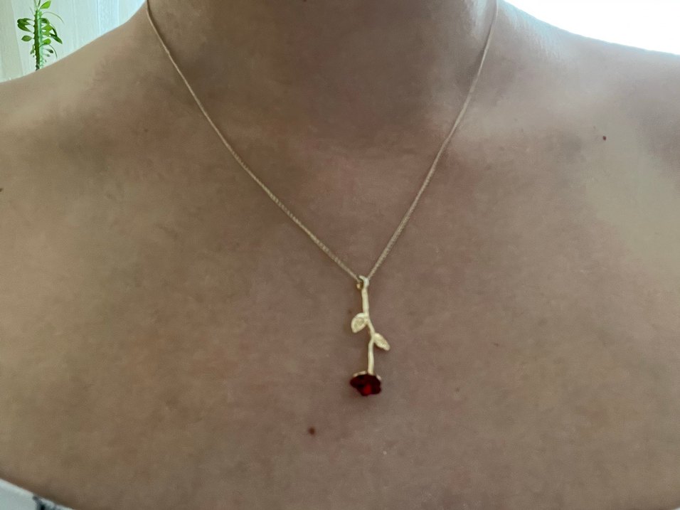 Altın Renkli Gül Detaylı Midi Kolye - Görsel 2