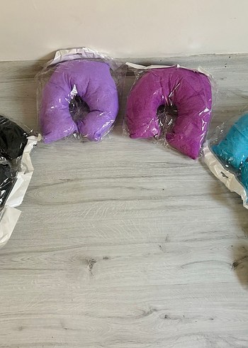 Renkli Batik Desenli Boyun Yastıkları - Görsel 2