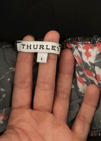 Thurley Siyah Çiçek Desenli Piliseli Mini Etek