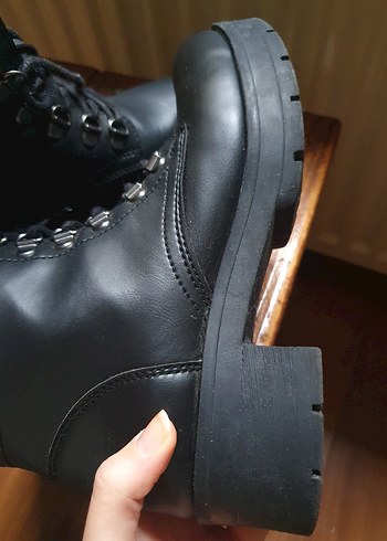 Siyah Deri Goth Kadın Bot - Görsel 3