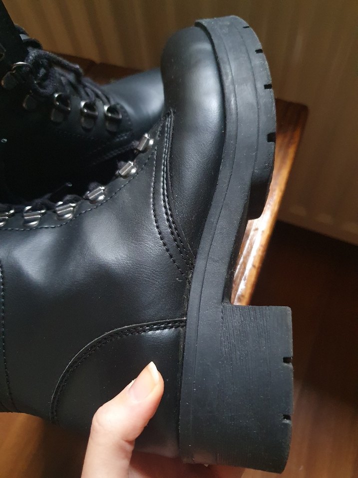 Siyah Deri Goth Kadın Bot - Görsel 3