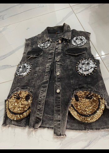 Düğmeli, Nakışlı, Kolsuz Gri Denim Yelek