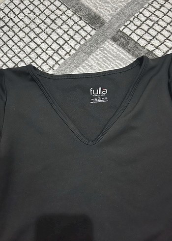 Fulla V Yaka Siyah - Görsel 2