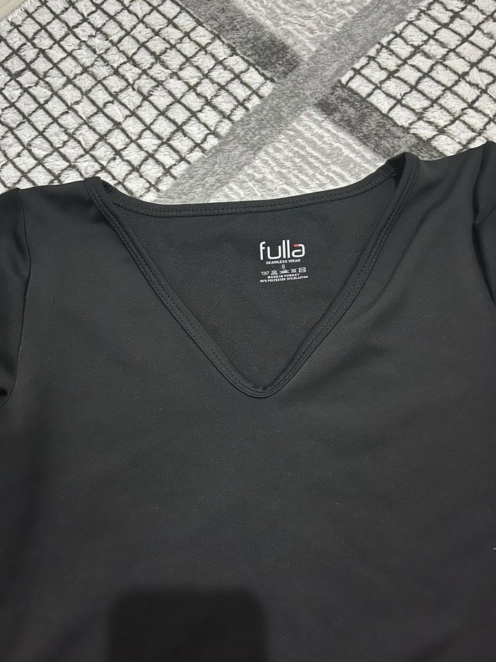 Fulla V Yaka Siyah - Görsel 2