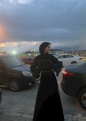 kolları ve beli inci taş detaylı volan kol saten tesettür abiye - Görsel 2