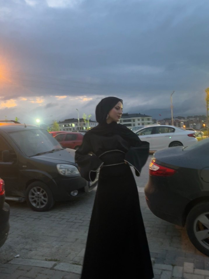 kolları ve beli inci taş detaylı volan kol saten tesettür abiye - Görsel 2