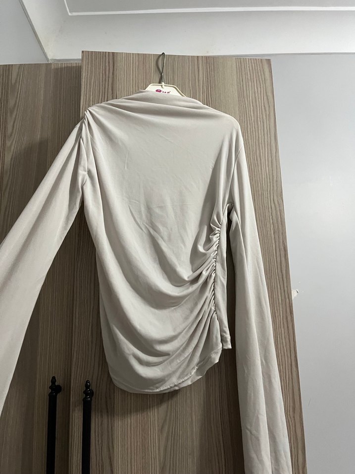 Uzun Kollu Drapeli Beyaz Kadın Bluz - Görsel 2