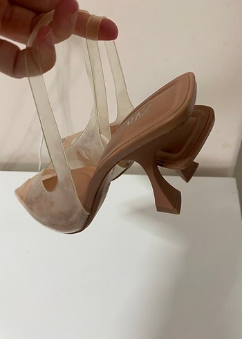 37 Beden Şeffaf Bantlı Bej Stiletto